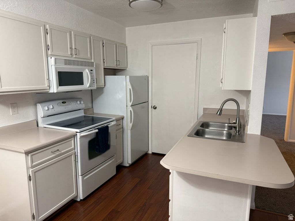 Image 6 of property listing at 1222 E WATERSIDE CV #31, Midvale, UT 84047