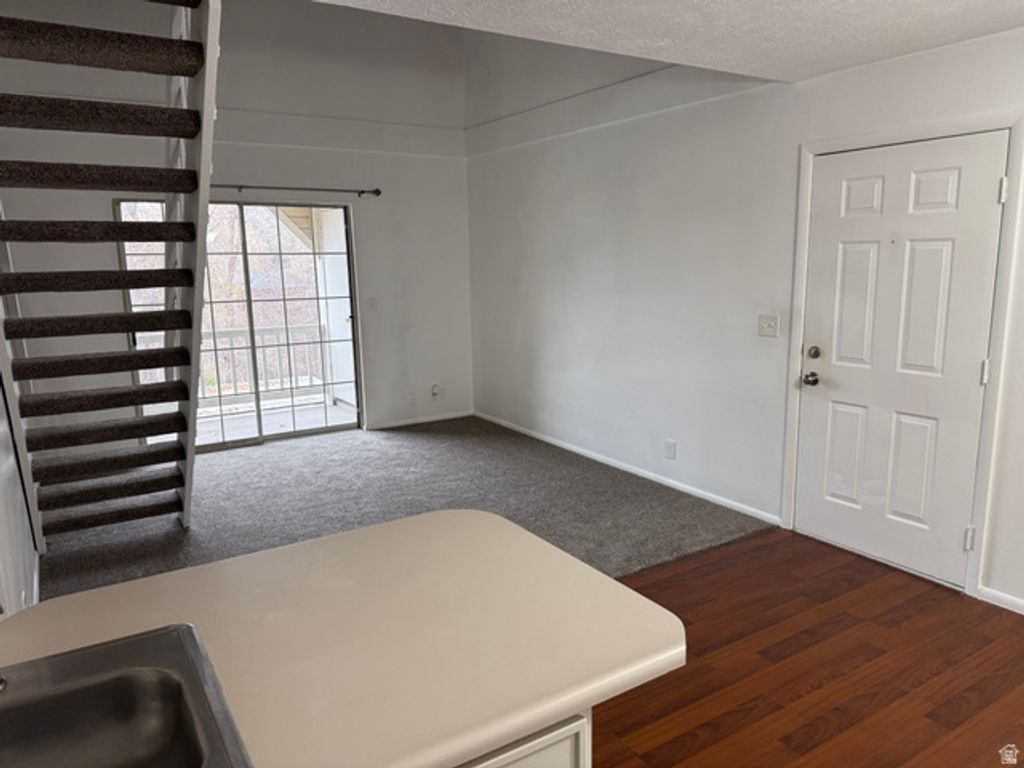 Image 8 of property listing at 1222 E WATERSIDE CV #31, Midvale, UT 84047