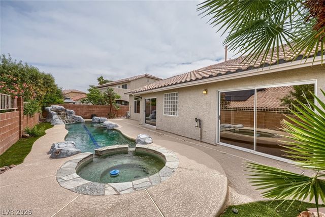 2568 Golden Bay Court, Henderson, NV 89052