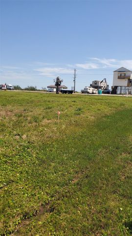 1221 Rollover Circle, Gilchrist, TX 77617