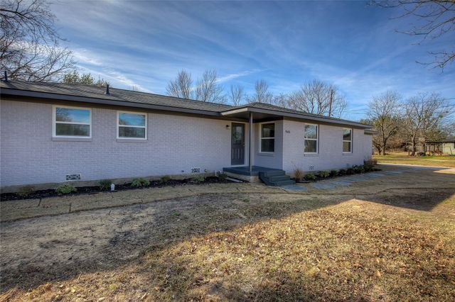 946 Jefferson Street E, Sulphur Springs, TX 75482