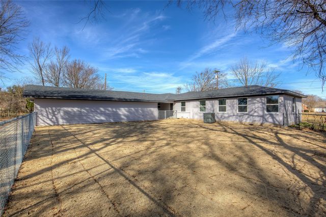 946 Jefferson Street E, Sulphur Springs, TX 75482