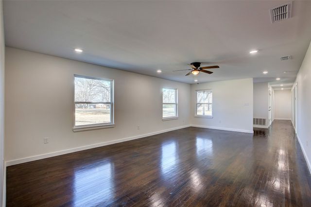 946 Jefferson Street E, Sulphur Springs, TX 75482