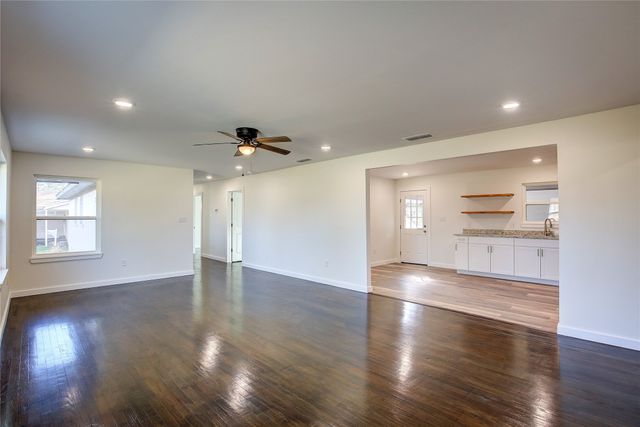 946 Jefferson Street E, Sulphur Springs, TX 75482