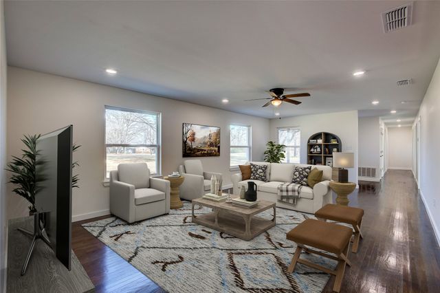 946 Jefferson Street E, Sulphur Springs, TX 75482