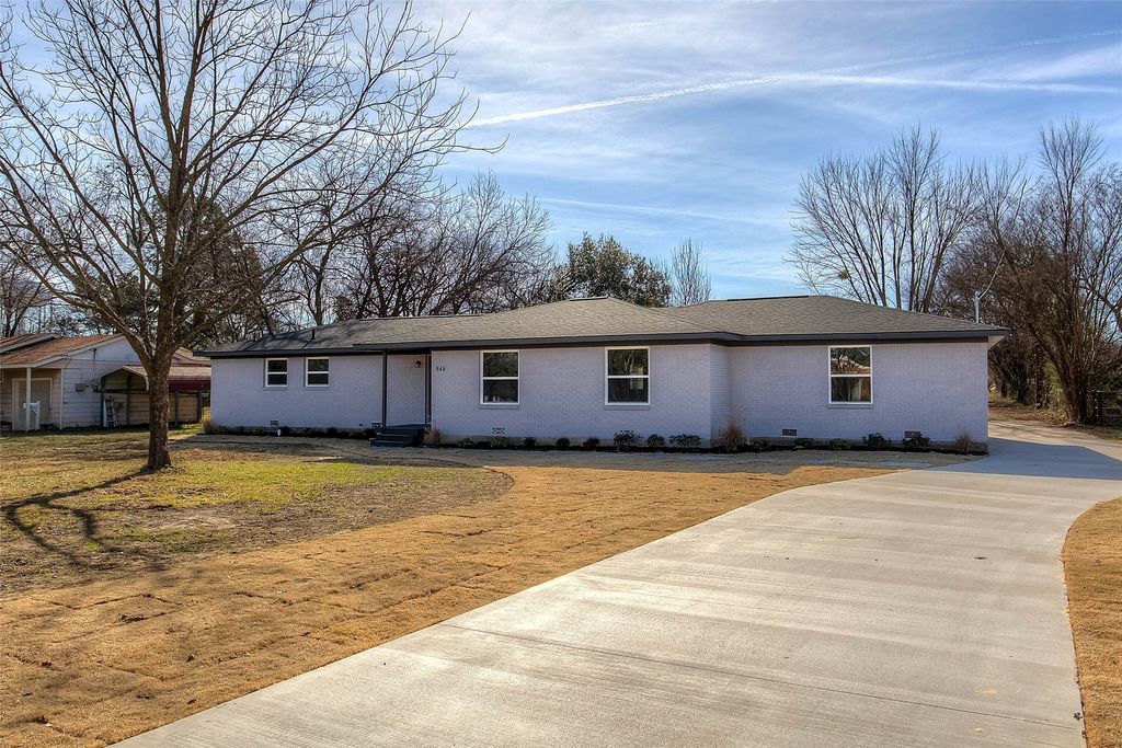 946 Jefferson Street E, Sulphur Springs, TX 75482