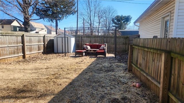 237 7th Street NW, New Philadelphia, OH 44663