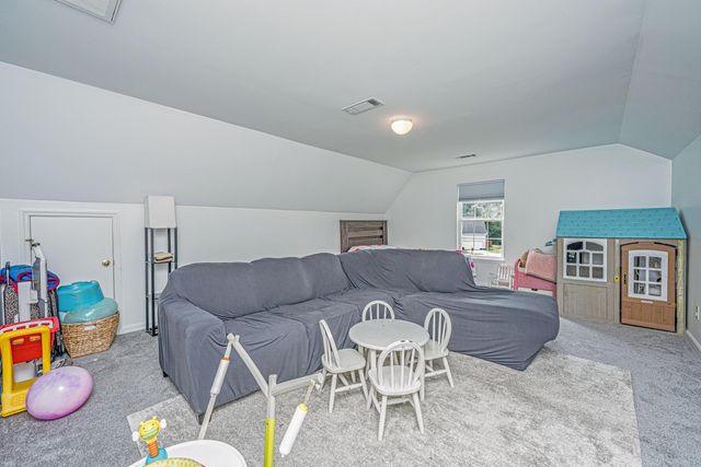 138 Hanahan Plantation Circle, Hanahan, SC 29410