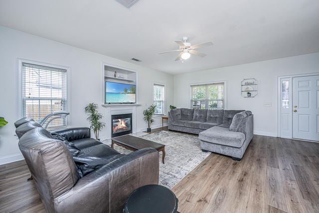 138 Hanahan Plantation Circle, Hanahan, SC 29410