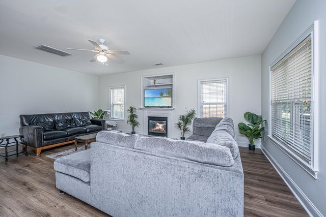 138 Hanahan Plantation Circle, Hanahan, SC 29410