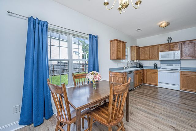 138 Hanahan Plantation Circle, Hanahan, SC 29410