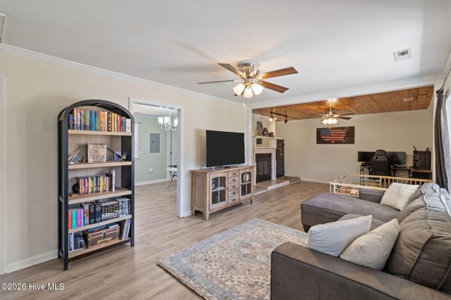 155 Freshwater Drive, Hubert, NC 28539