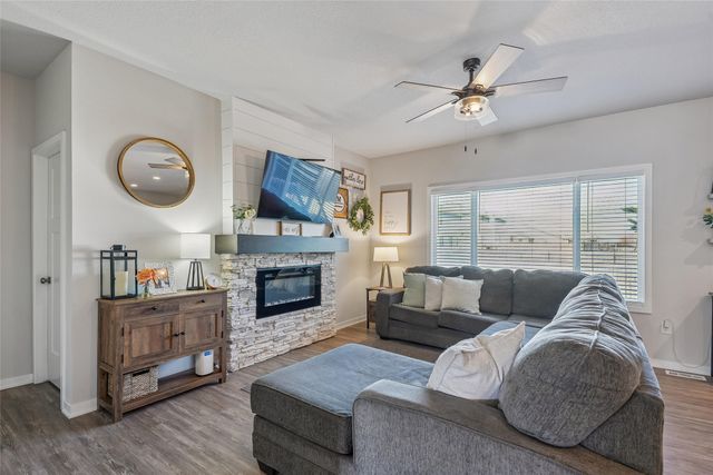 426 1st Street NW, Bondurant, IA 50035