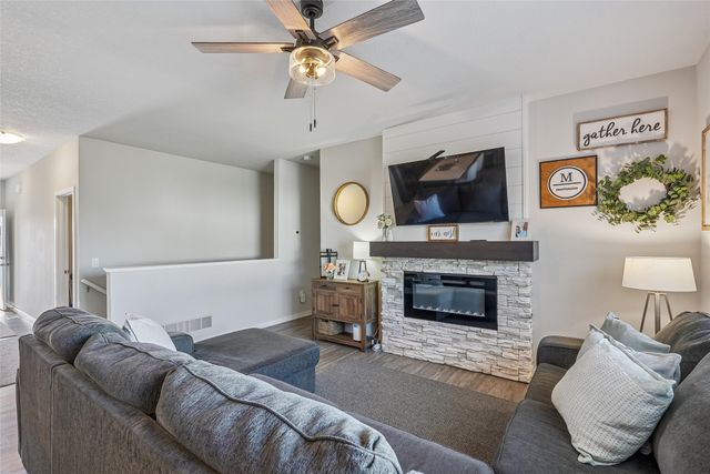 426 1st Street NW, Bondurant, IA 50035