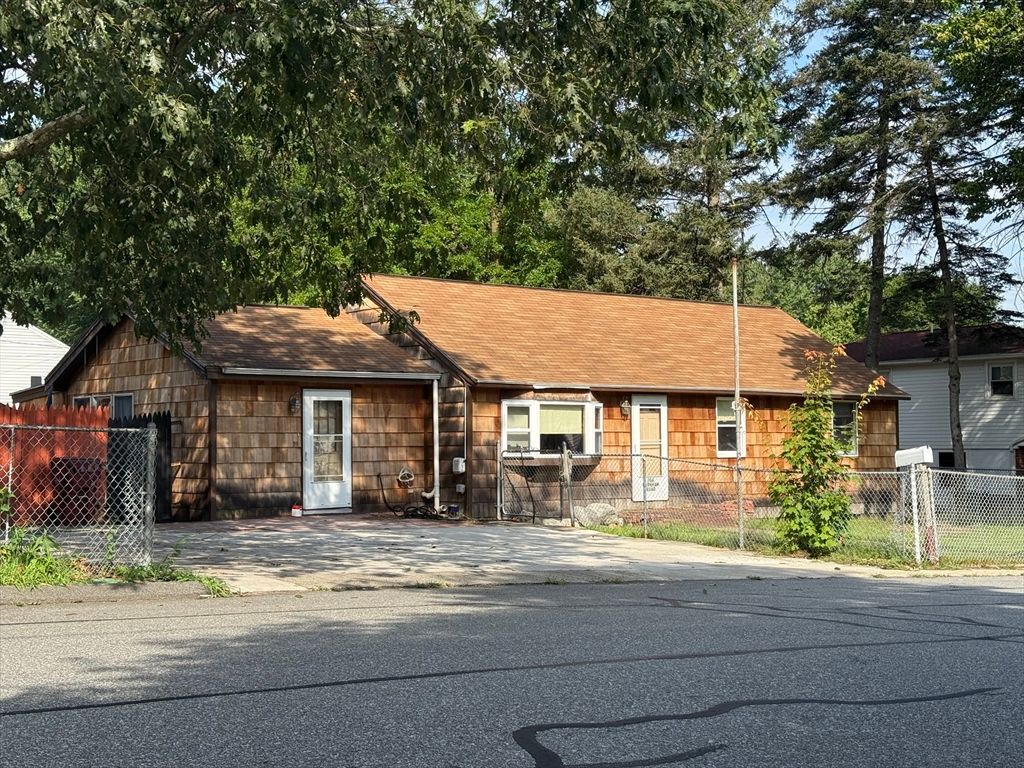 206 Burnham Road, Lowell, MA 01852