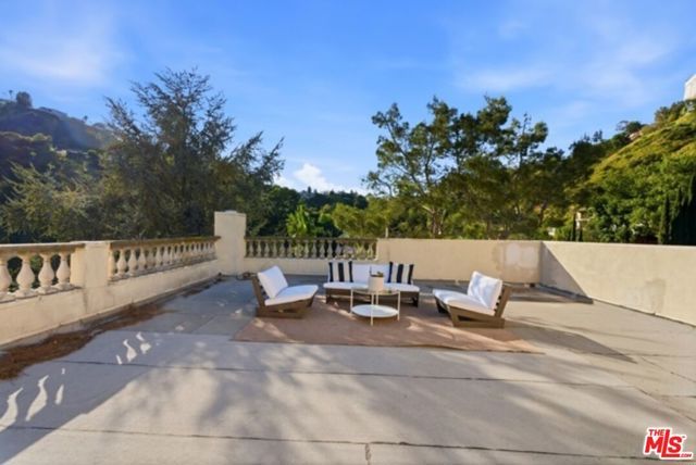 7546 Devista Drive, Los Angeles, CA 90046