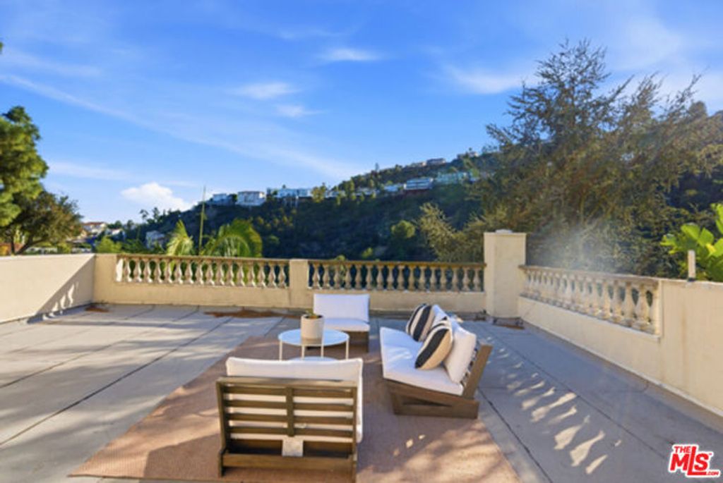 7546 Devista Drive, Los Angeles, CA 90046