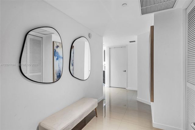 31 SE 6th St, apt 702, Miami, FL 33131