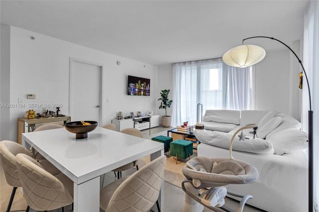 31 SE 6th St, apt 702, Miami, FL 33131