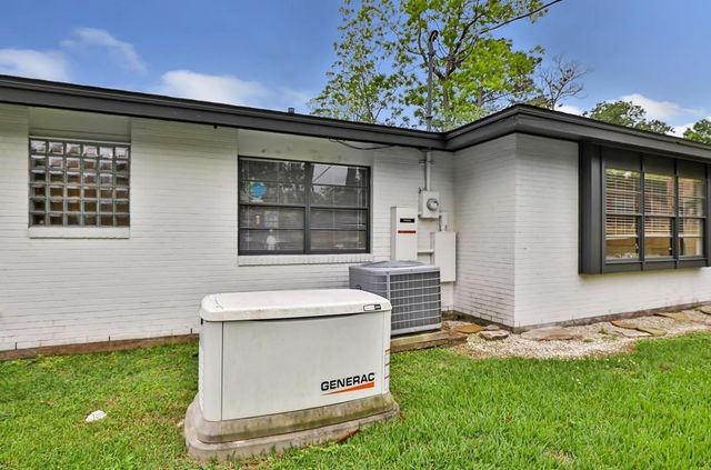 22 Sherwood Street, Dayton, TX 77535