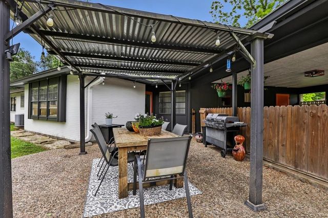 22 Sherwood Street, Dayton, TX 77535