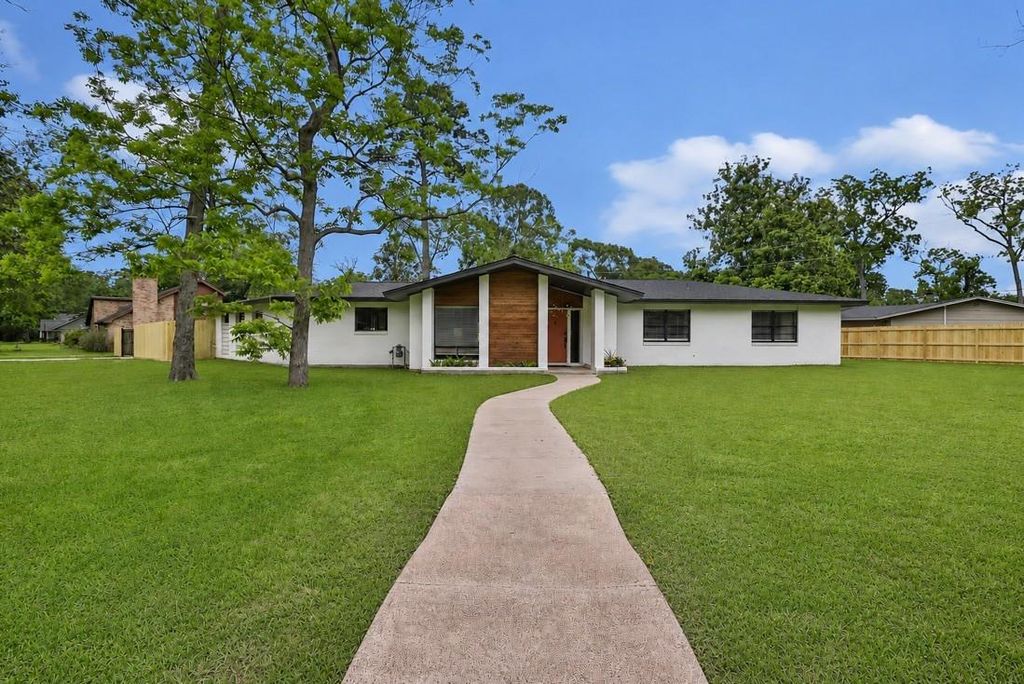 22 Sherwood Street, Dayton, TX 77535