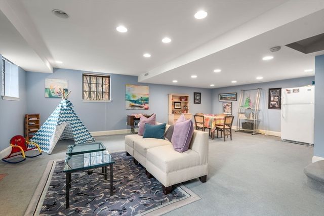 17 Lancaster Rd, Newton, MA 02458