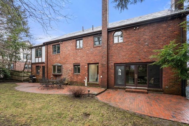 17 Lancaster Rd, Newton, MA 02458