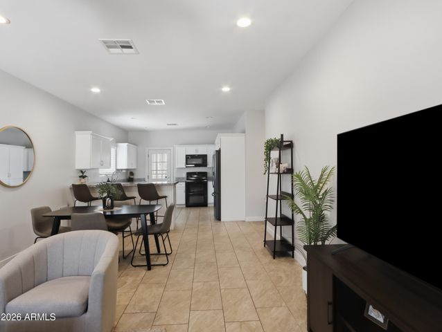317 E MOUNTAIN VIEW Road, Phoenix, AZ 85020