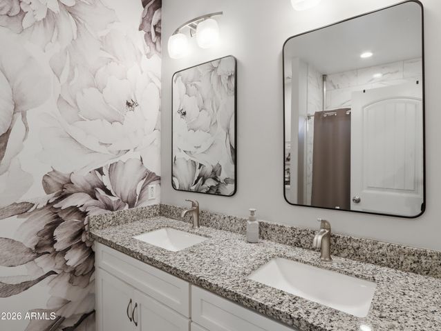317 E MOUNTAIN VIEW Road, Phoenix, AZ 85020