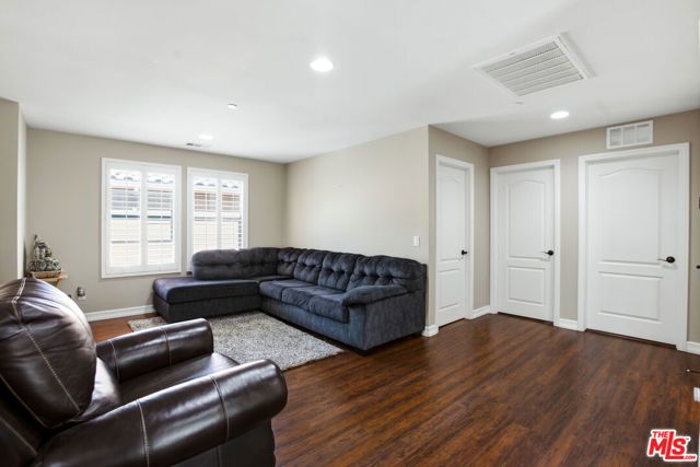 19850 Holly Drive, Santa Clarita, CA 91350