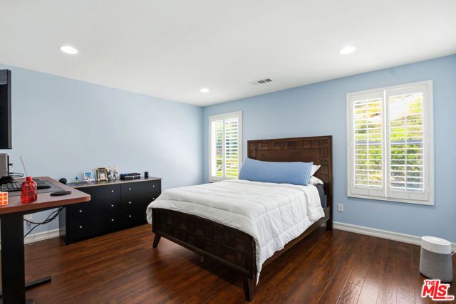 19850 Holly Drive, Santa Clarita, CA 91350