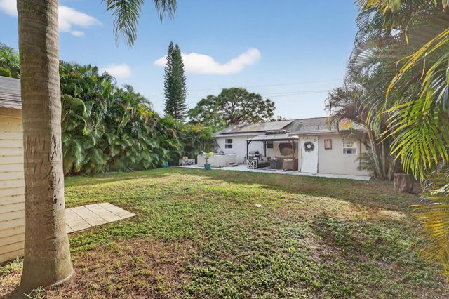 5865 SE Rosemont Avenue, Stuart, FL 34997