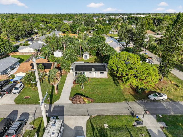 5865 SE Rosemont Avenue, Stuart, FL 34997