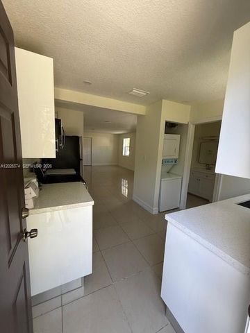 2711 Dewey St, Hollywood, FL 33020