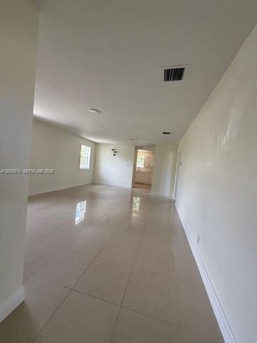 2711 Dewey St, Hollywood, FL 33020