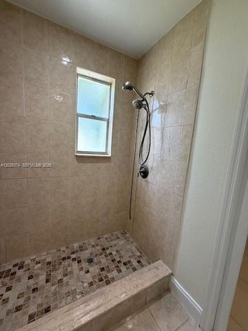 2711 Dewey St, Hollywood, FL 33020