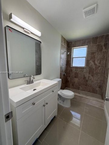2711 Dewey St, Hollywood, FL 33020