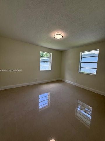 2711 Dewey St, Hollywood, FL 33020