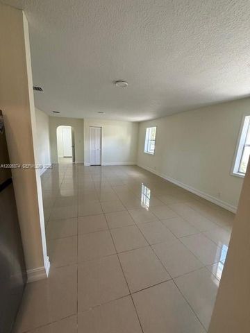 2711 Dewey St, Hollywood, FL 33020