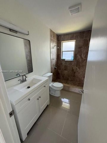 2711 Dewey St, Hollywood, FL 33020