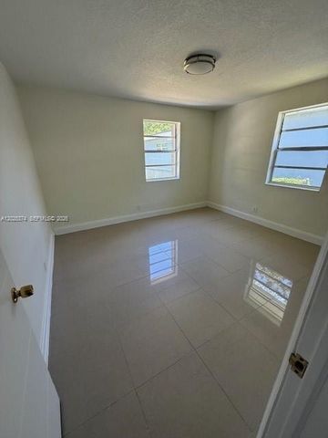2711 Dewey St, Hollywood, FL 33020