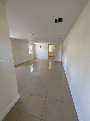 2711 Dewey St, Hollywood, FL 33020