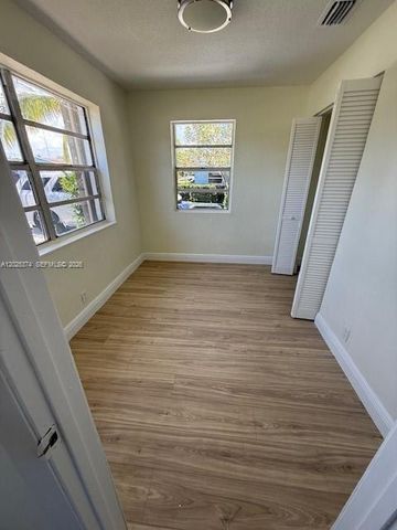 2711 Dewey St, Hollywood, FL 33020