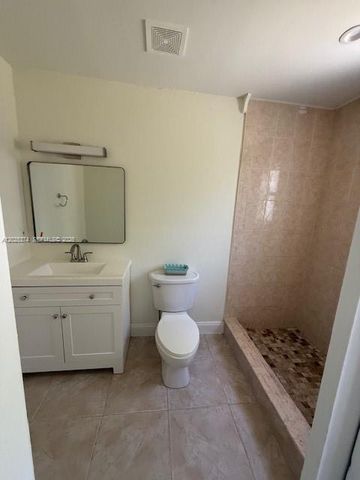 2711 Dewey St, Hollywood, FL 33020