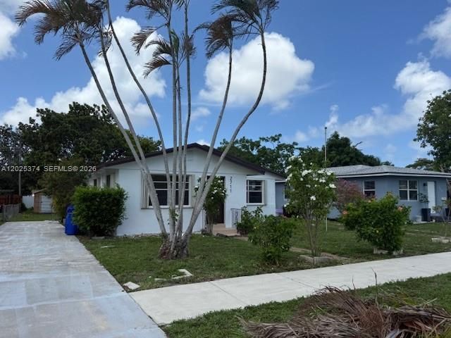 2711 Dewey St, Hollywood, FL 33020