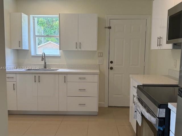 2711 Dewey St, Hollywood, FL 33020