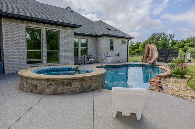 401 Spring Valley Road, Weatherford, TX 76087