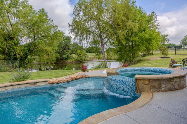 401 Spring Valley Road, Weatherford, TX 76087
