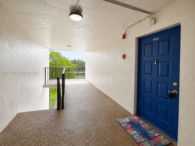 3700 N Pine Island Rd 402, Sunrise, FL 33351